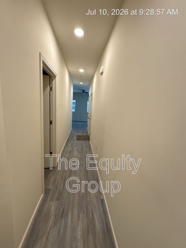 Building Photo - 733 S Pinkham St