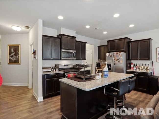 Building Photo - 3 Bedroom Townhome in Atlanta