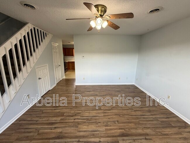 Building Photo - 390 Erwin Hwy