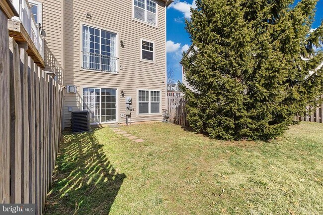 Building Photo - 9211 Cascade Falls Dr