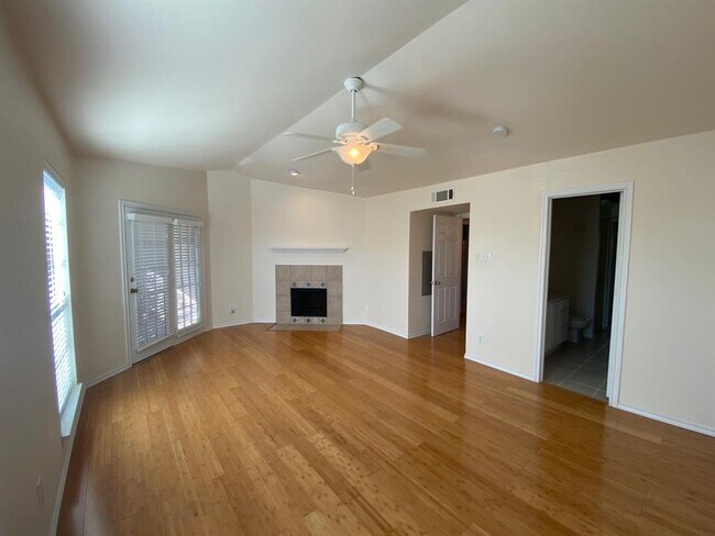 Building Photo - 3101 Townbluff Dr