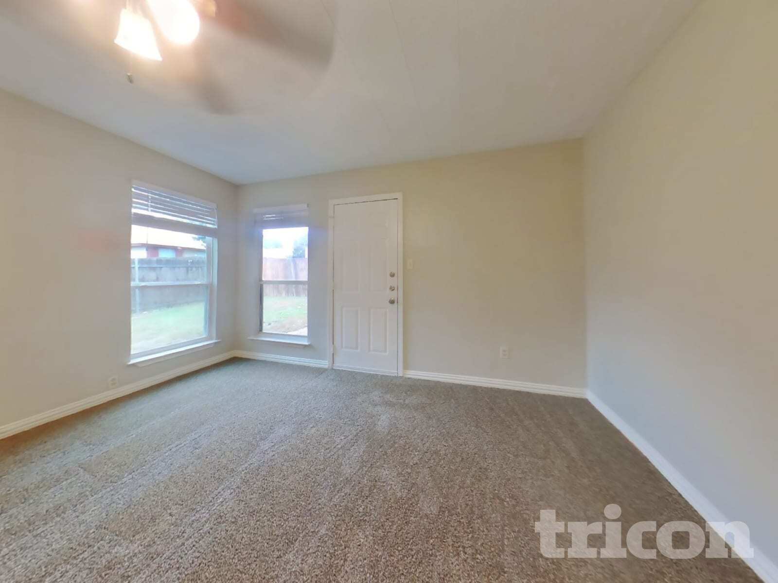 Building Photo - 420 Deauville Dr