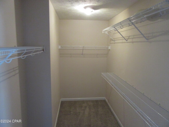 Building Photo - 918 Amber Way
