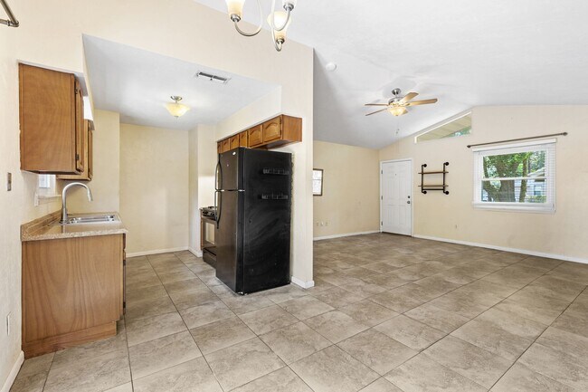 Building Photo - 2620 NW 48 Pl