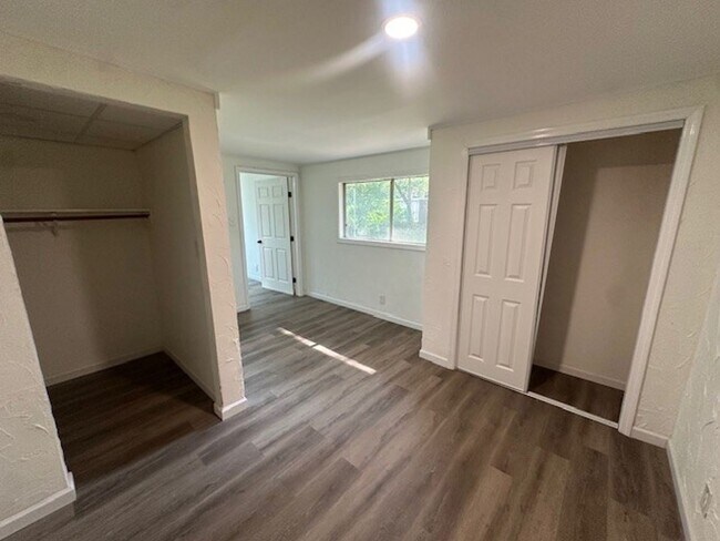 Building Photo - Chic, Sunlit & Move-In Ready – 3-Bedroom G...