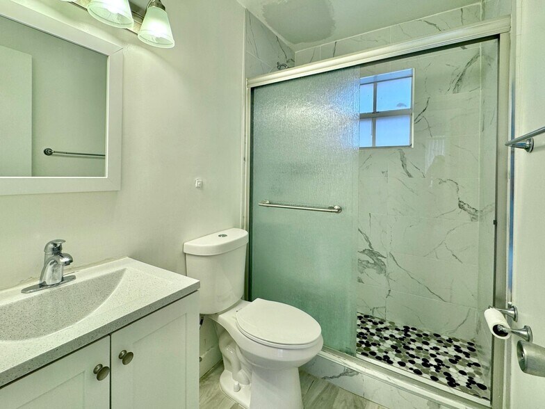 Building Photo - 334 SW 86th Ave