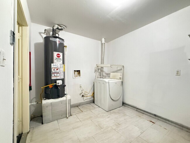 Building Photo - 6506 Briar Glade Dr