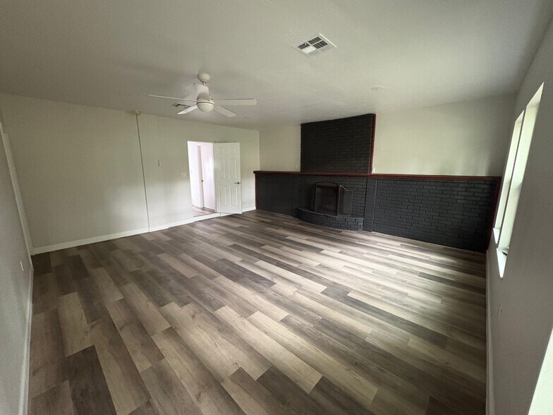 Building Photo - 300 SW 73rd Street Rd