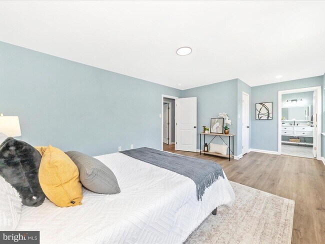 Building Photo - 1305 Peachtree Ct