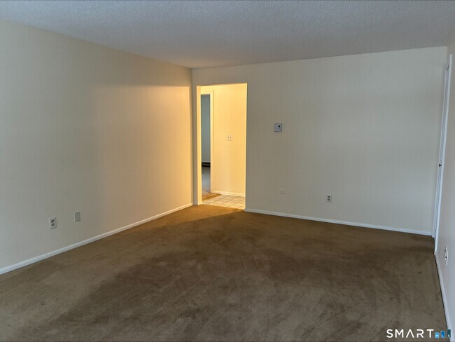 Building Photo - 26 College St