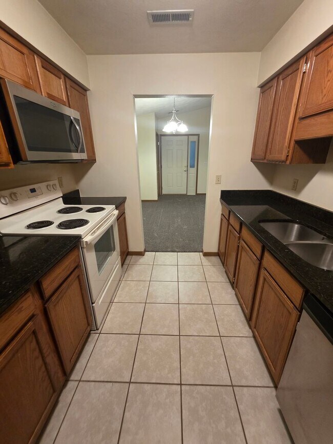 Building Photo - 515 Bienterra Trail