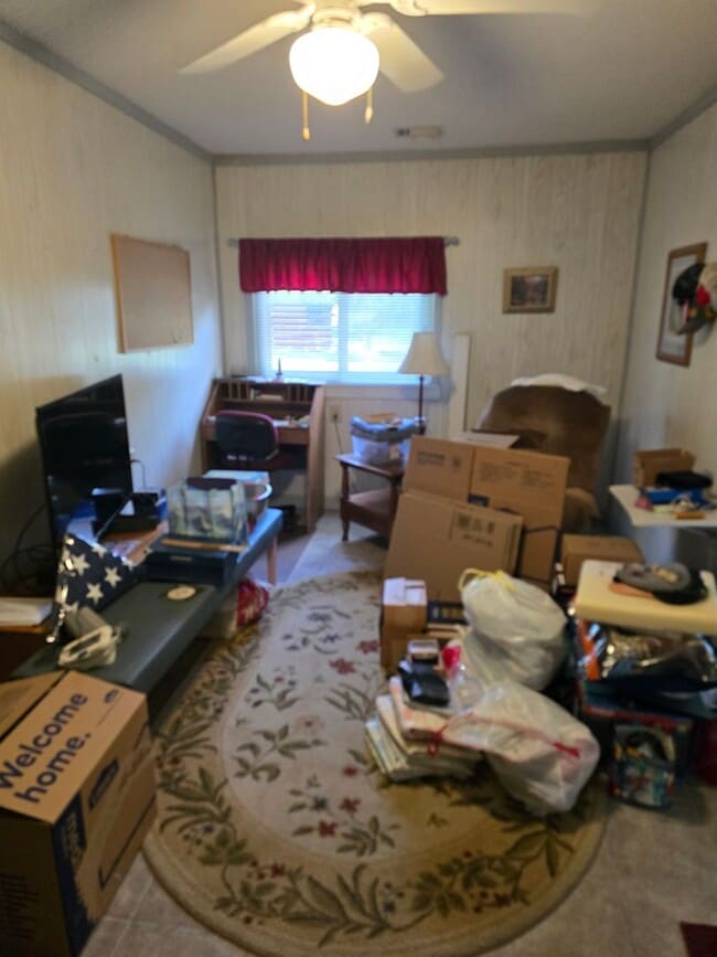 Building Photo - Cozy Home