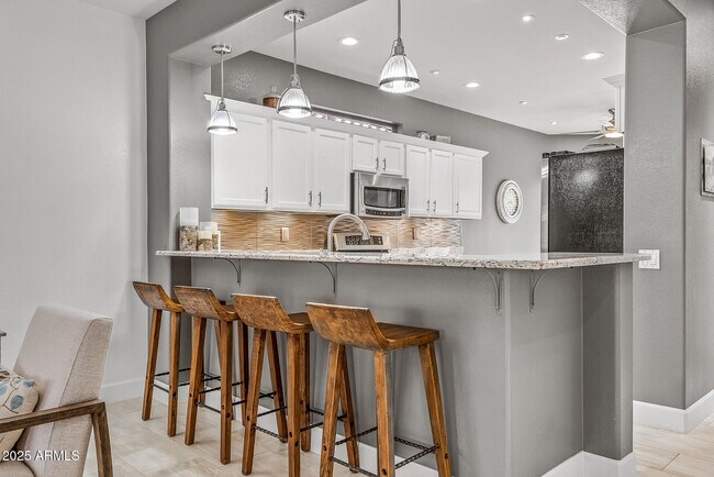 Building Photo - 16232 W Montoya Dr