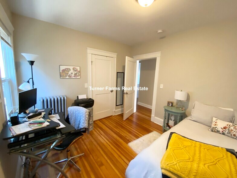 Building Photo - 21 Moraine St