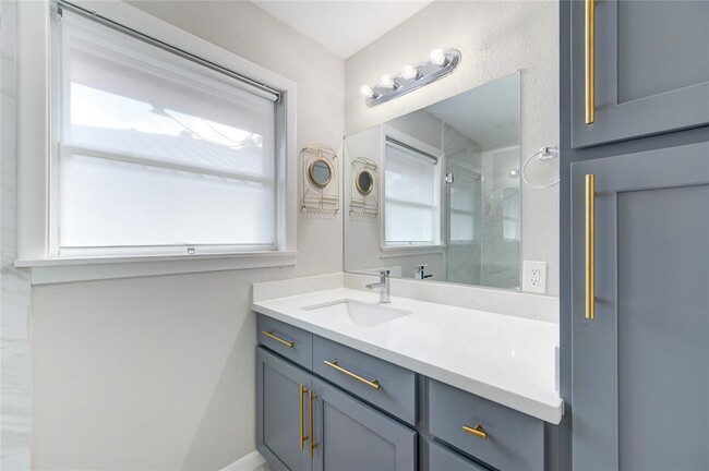 Building Photo - 6026 Clarewood Dr