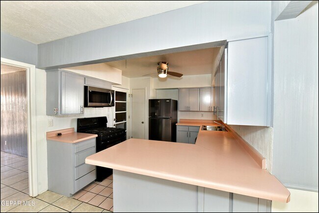 Building Photo - 5613 Creston Ave