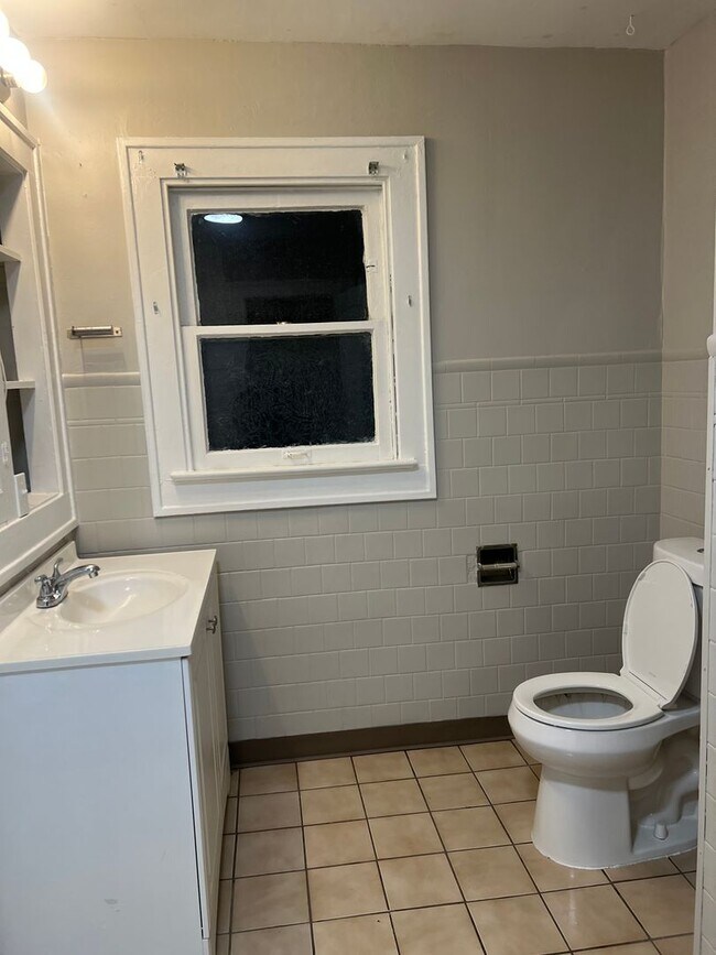 Building Photo - 738 N Chester Ave