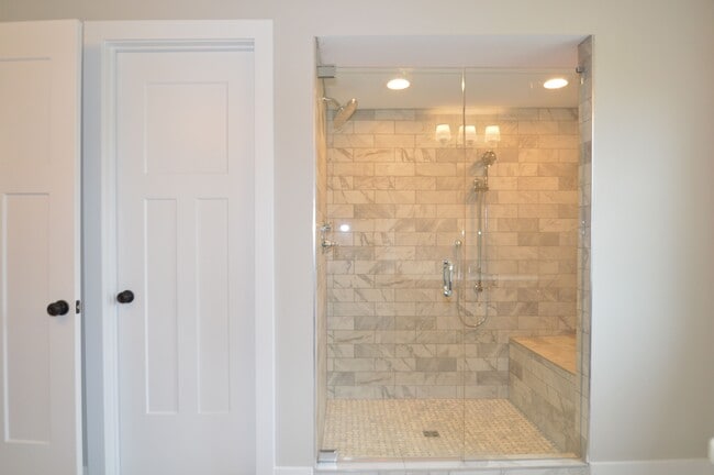 Building Photo - 9324 Old Plainfield Rd