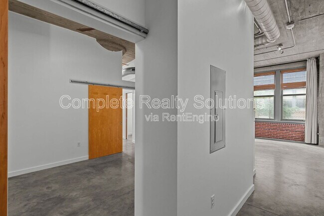 Building Photo - 1635 Washington Ave