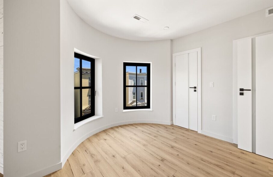 Building Photo - 17 Willow St