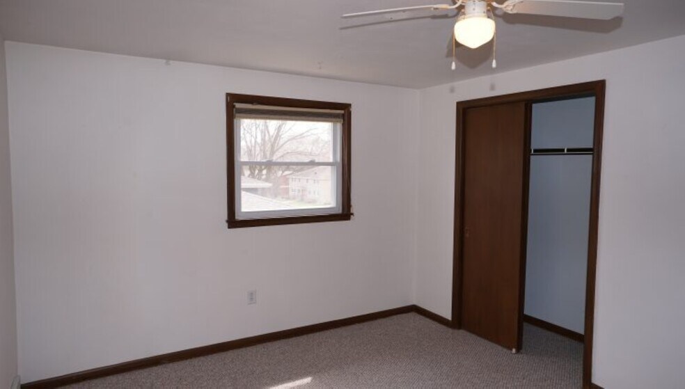 Building Photo - 6420 Lakeview Blvd