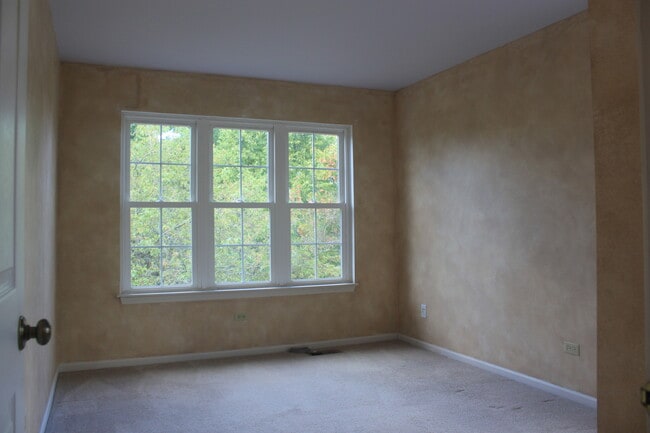 Building Photo - 324 Forest Dr