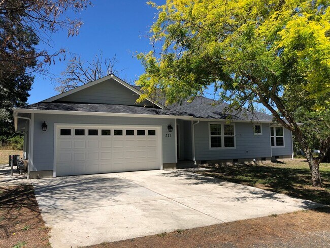 Building Photo - Newer 3 bedroom 2 bath home in Sutherlin