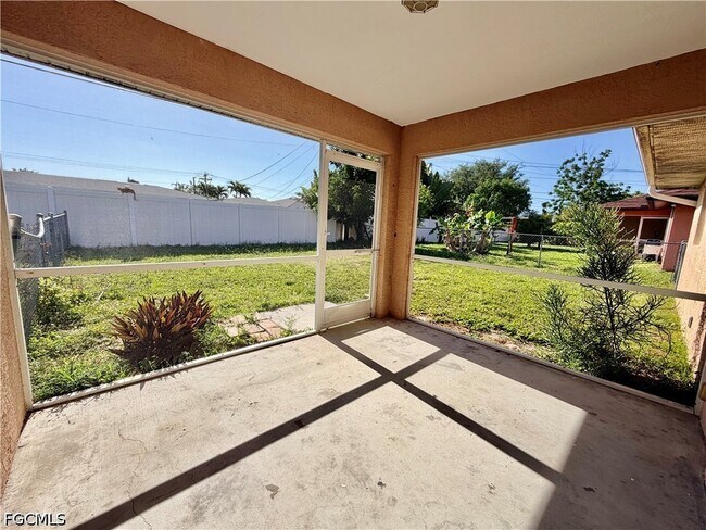 Building Photo - 109 NE 16th Pl