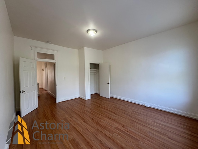 Building Photo - Charming 3-Bedroom with Natural Light, Har...