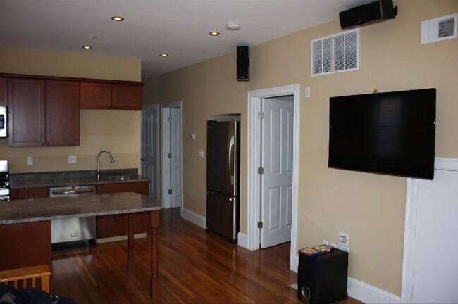 Building Photo - 140 Hillside St #3C Boston MA 02120