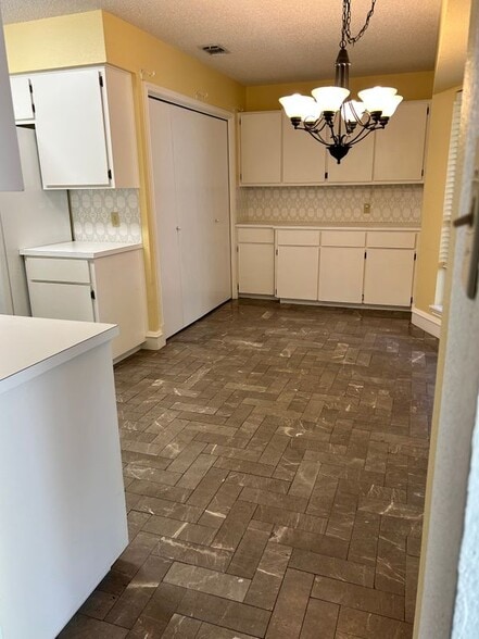 Building Photo - 5704 Lands End St