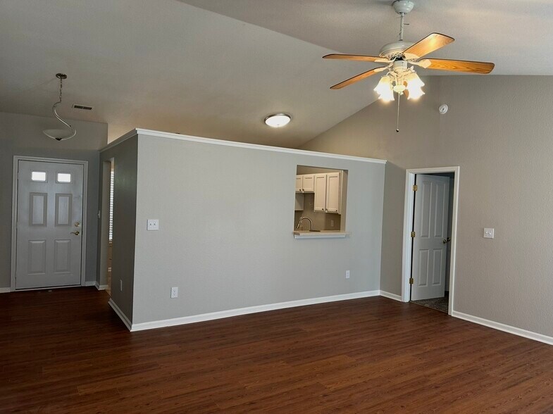 Building Photo - 543 Murphy Ln