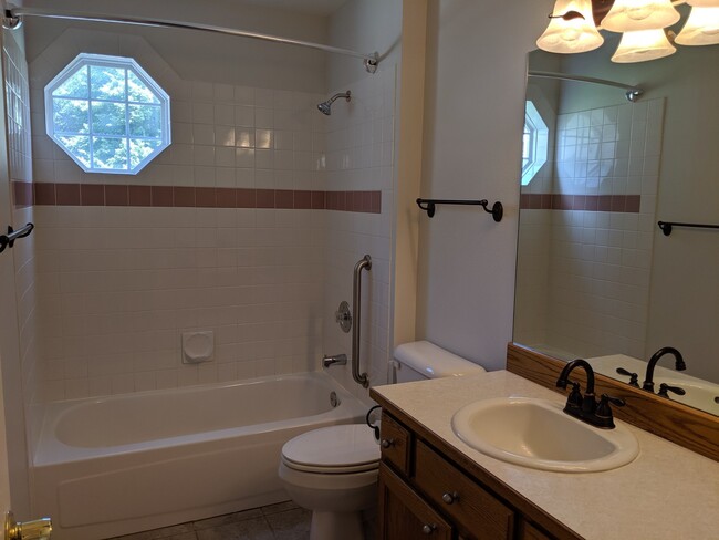 Building Photo - Hayden Idaho Condo