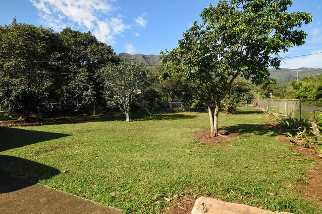 Building Photo - 2 Bed | 2 Bath | w/Carport in Kahaluu