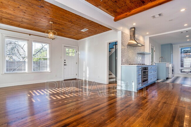 Building Photo - 2003 Newning Ave