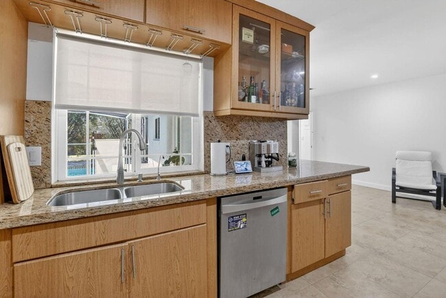 Building Photo - 7000 Plantation Rd