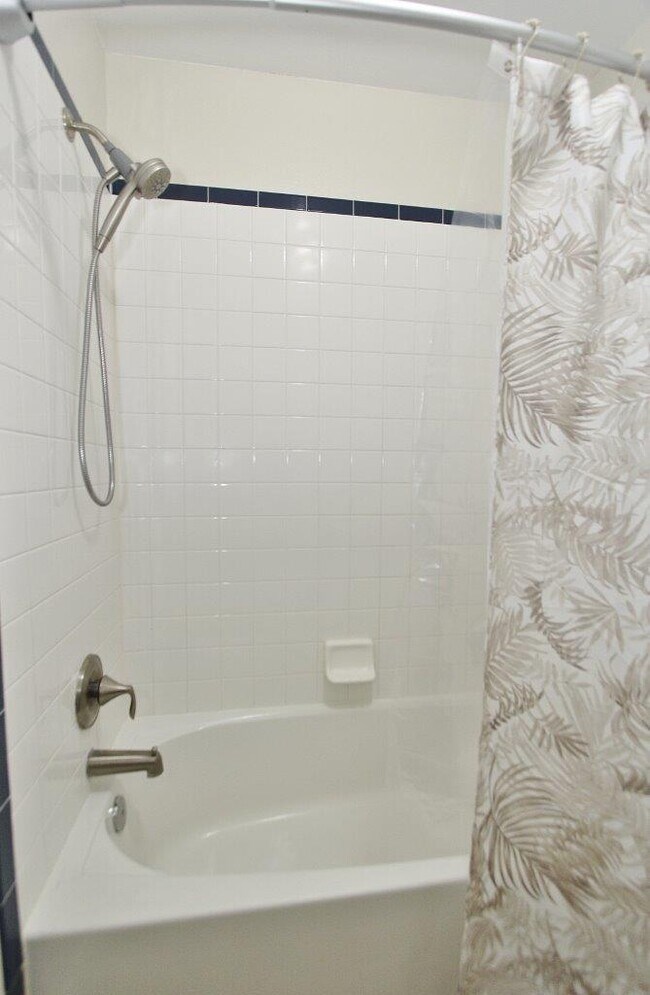 Building Photo - 2610 N Shoveler Way