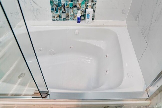 Building Photo - 2370 NE Ocean Blvd