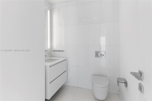 Building Photo - 300 Biscayne Blvd Way