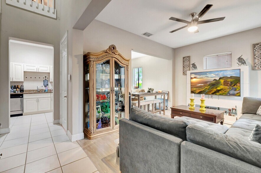 Building Photo - 2500 Venetian Ct