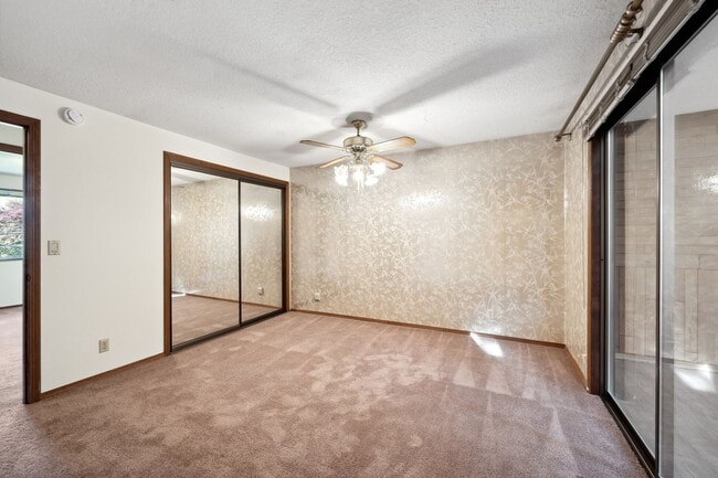 Building Photo - 7816 SE Strawberry Ln