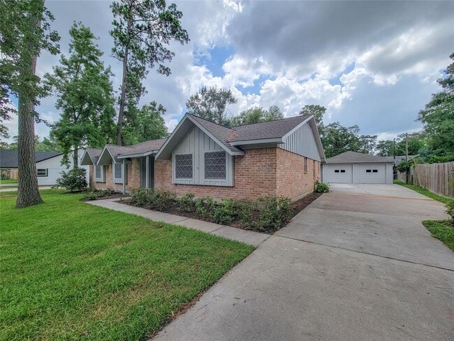 Building Photo - 25911 Maplewood Dr