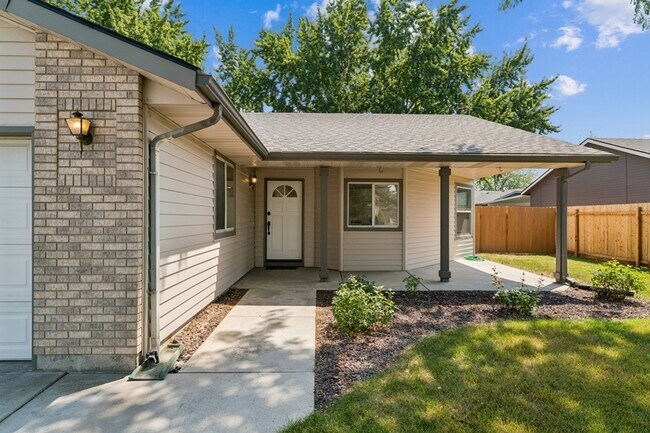 Building Photo - 5360 N Noble Fir Ave