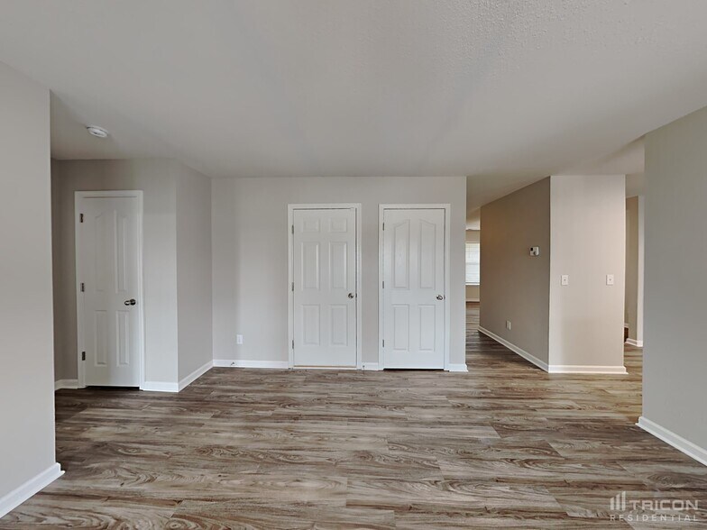 Building Photo - 905 Farnsworth Dr