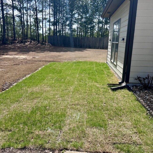 Building Photo - 384 Savannah Cir