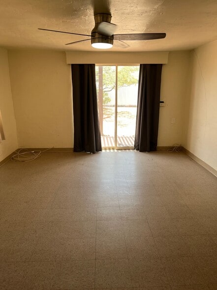 Building Photo - 2037 N Santa Rosa Ave