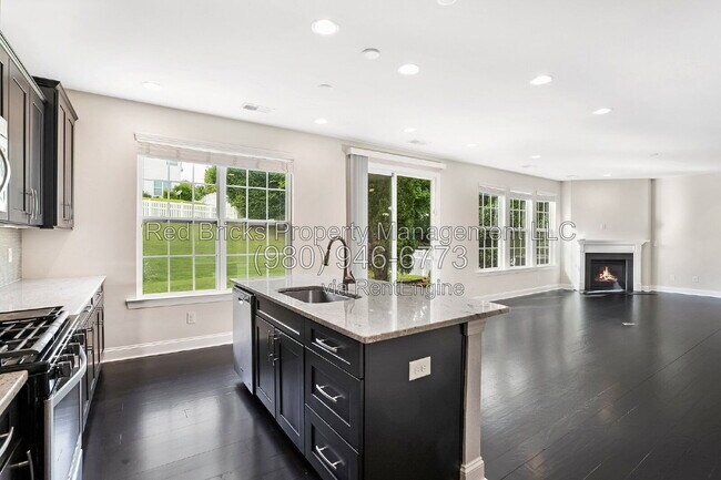 Building Photo - 127 Blossom Ridge Dr