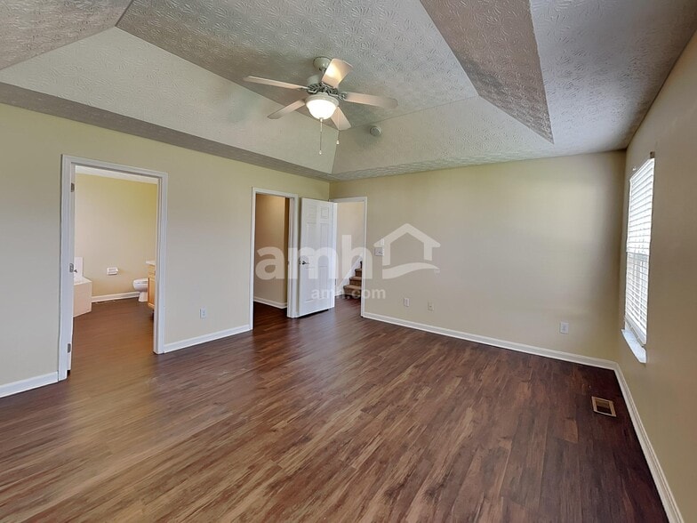 Building Photo - 10136 Corona Ln