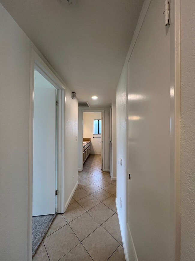 Building Photo - 3 Bed 2 Bath 3 Car Garage in Granite Bay with an Optional Fenced Pasture