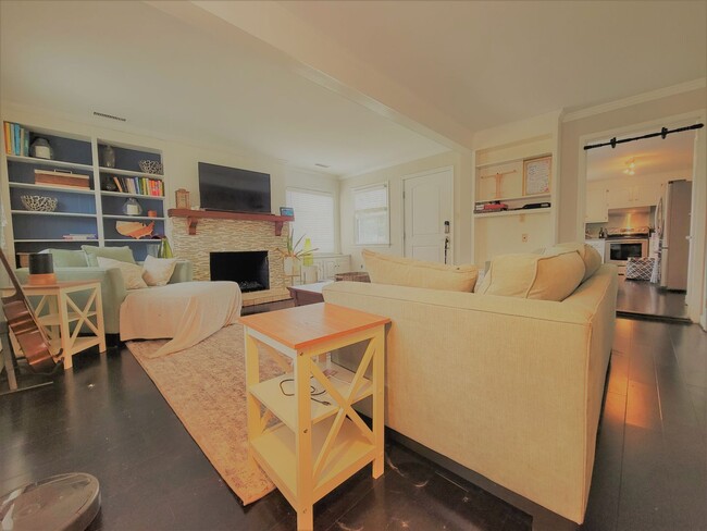 Building Photo - Remodeled 4 bedroom 2 full brick bath cape...